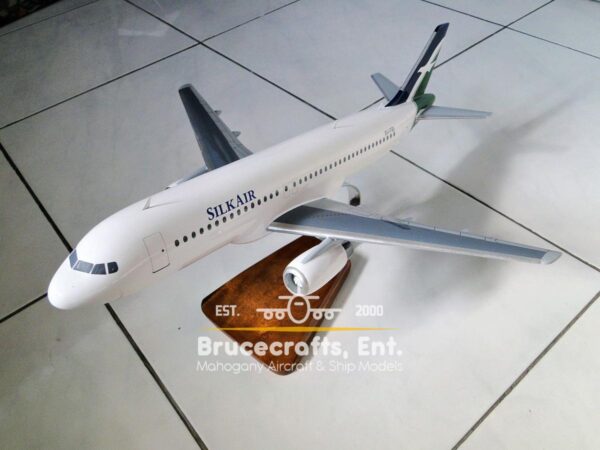 Model of A320-200 Silkair with detailed craftsmanship.